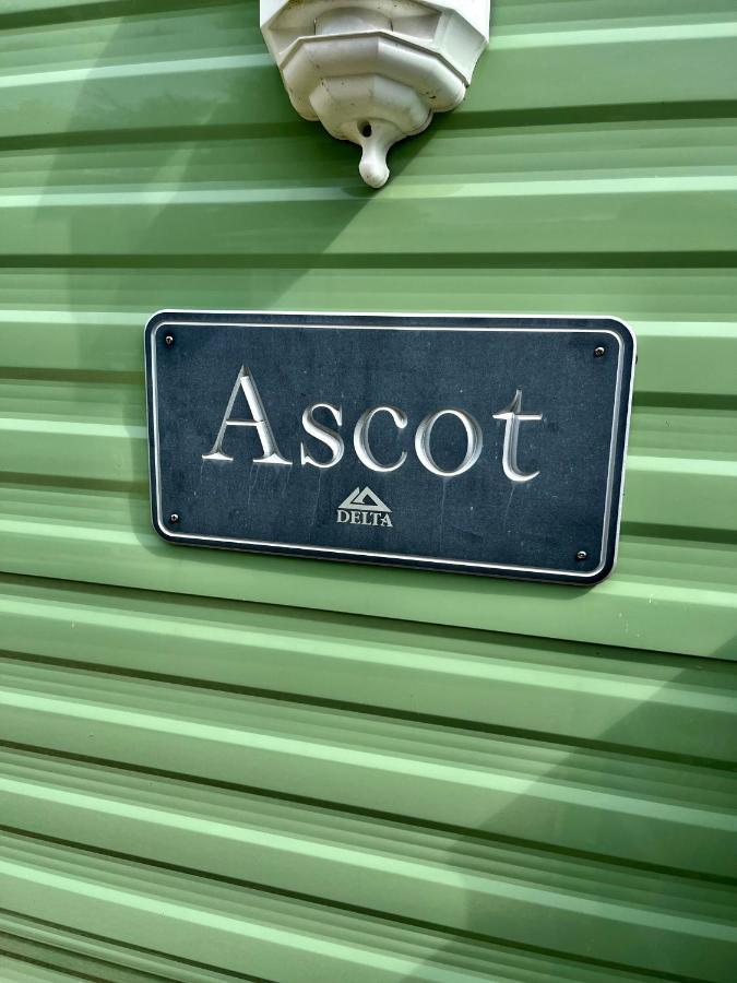 ホテル The Ascot By North Shacks Slaley エクステリア 写真